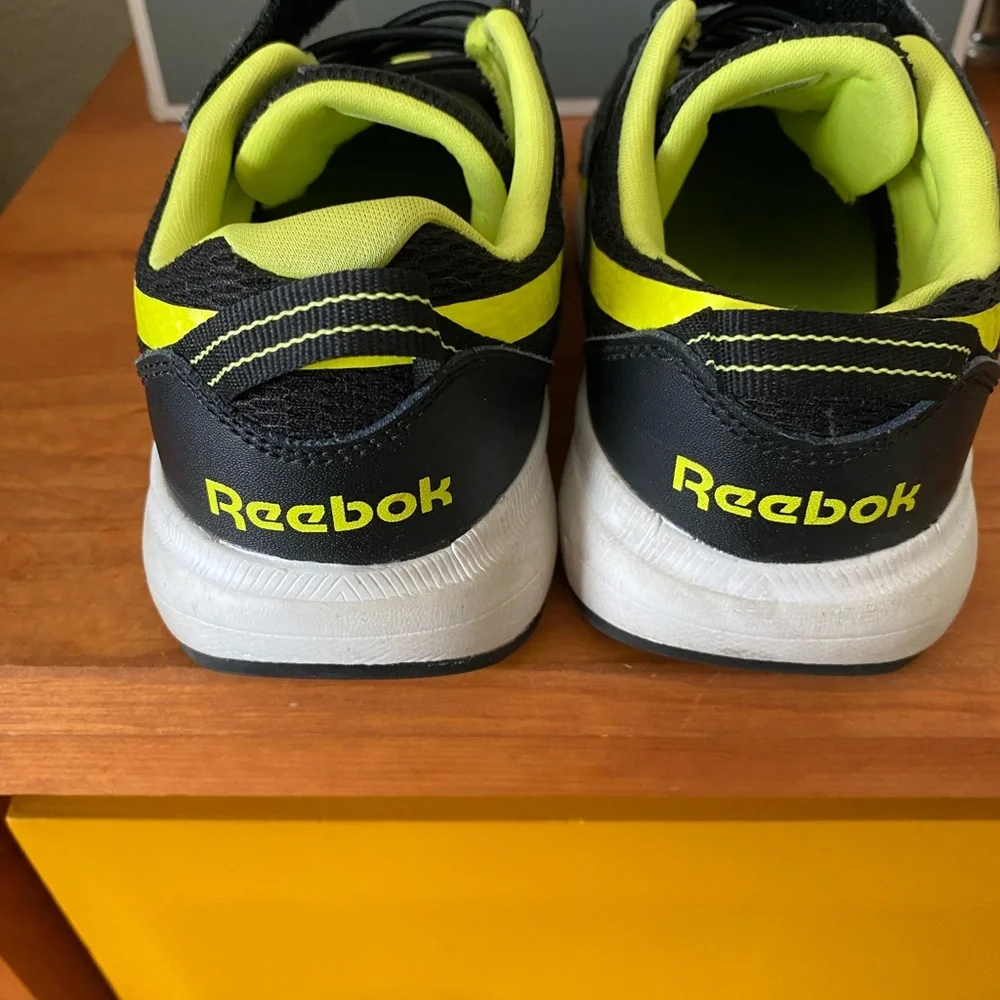 Kids Reeboks - Picture 3 of 5